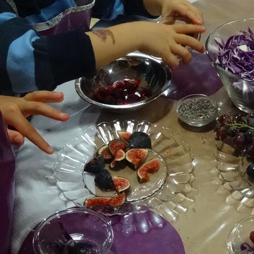 atelier-croquons-les-arcs-en-ciel-salade-violette-enfant-cuisine-cantine-cocotte